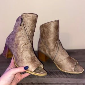 Open toed leather ankle boot heels